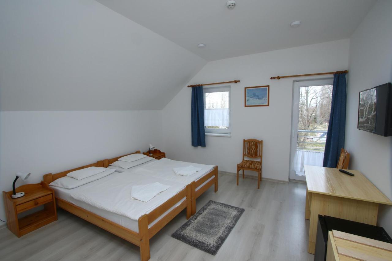 Hotel Aqua Komárom Exteriör bild